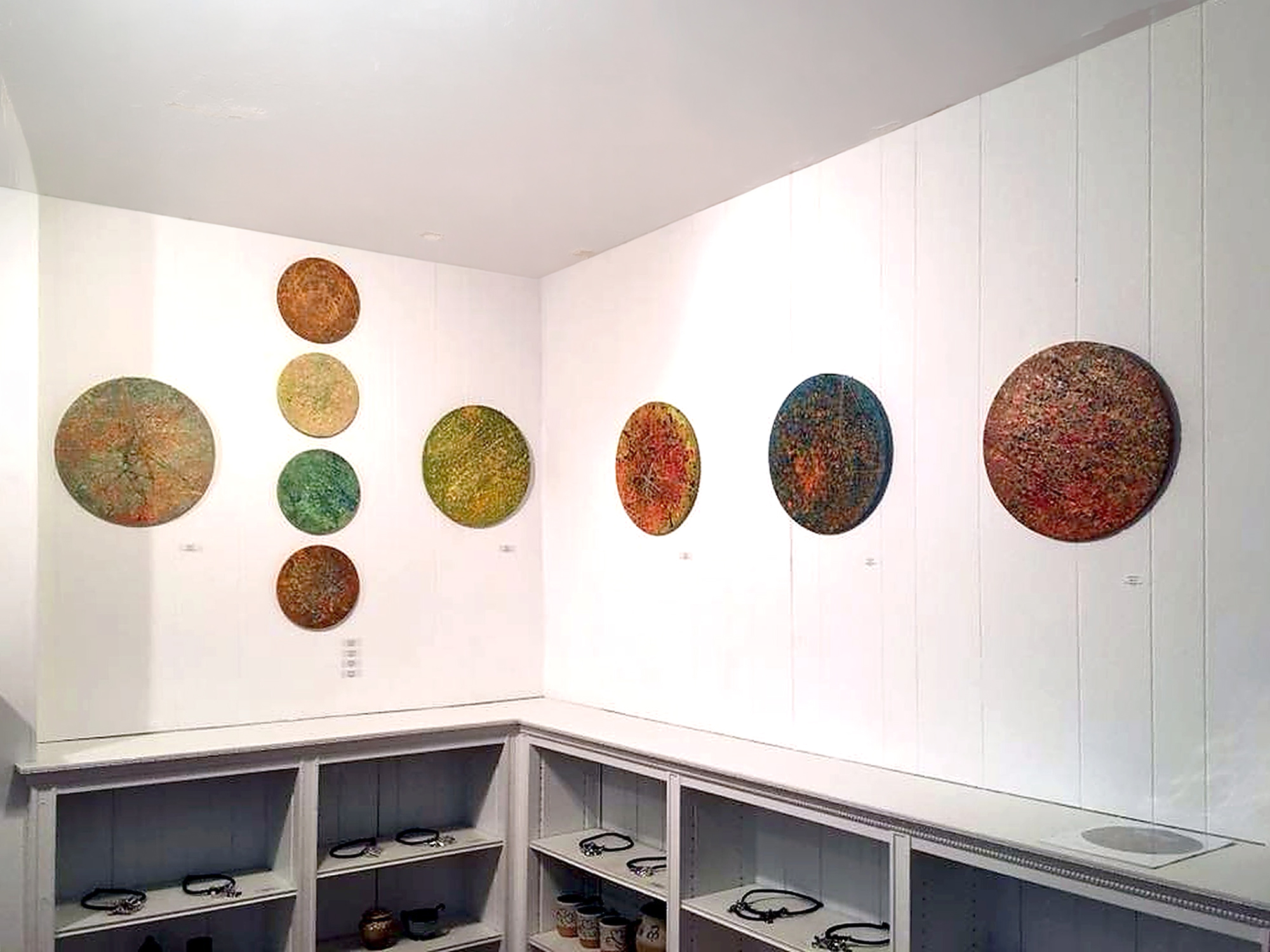 Rounded exhibition detail